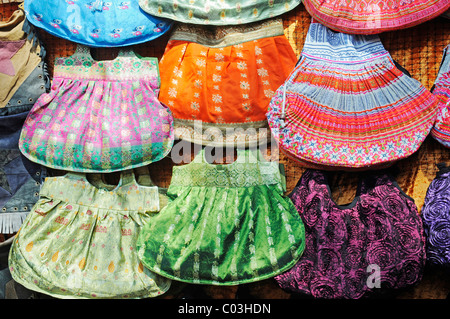 Bunte Handtaschen, Stoff, Hippiemarkt Las Dalias, San Carlos, Ibiza, Pityusen, Sant Carles de Peralta, Balearen Stockfoto