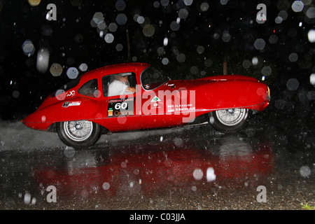 Alfa Romeo Disco Volante aus dem Alfa-Romeo-Museum, erbaut im Jahre 1952, am Abend in einem Sturm auf Soelkpass, Ennstal Classic 2010 Stockfoto