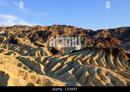 Felsformationen am Zabriske Punkt im Abendlicht, Death Valley Nationalpark, Kalifornien, USA, Nordamerika Stockfoto