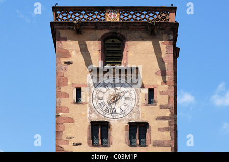 Tour des Bouchers, Metzger Turm mit Turmuhr, Grand'Rue, Ribeauvillé, Elsass, Frankreich, Europa Stockfoto