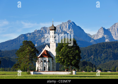 Kirche St. Coloman oder Colomanskirche, Schwangau, vor der Tannheimer Berge, Ostallgaeu, Allgäu, Schwaben, Bayern Stockfoto