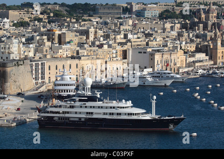 Die Superyacht Reborn in Maltas Grand Harbour Stockfoto