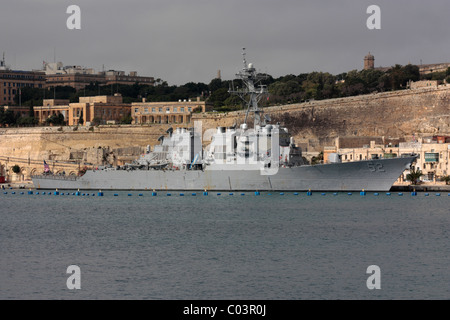 Der Zerstörer USS Barry in Maltas Grand Harbour Stockfoto