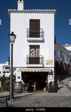 Eine Ladenfront in Frigiliana, Spanien. Stockfoto