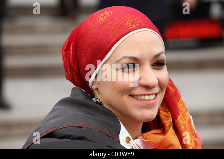 Frau im Publikum. In der Solidarität, in Defiance: globaler Aktionstag für Ägypten. Trafalgar Square in London Stockfoto