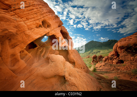 Felsformation und Wolken im Valley of Fire State Park, Nevada Stockfoto