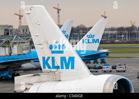 Air France KLM Flugzeuge auf dem Vorfeld des Flughafen Amsterdam Schiphol Stockfoto