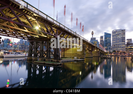 Brücke über den Darling Harbour in Sydney, Australien. Stockfoto