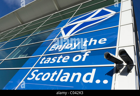 Tesco 'Geschmack of Scotland' regionaler Vermarktung lokaler Produkte mit Andreaskreuz Flagge und branding-blau Stockfoto