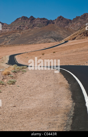 Inspirierende Künstler Laufwerk im Death Valley, California Stockfoto