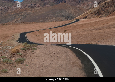 Inspirierende Künstler Laufwerk im Death Valley, California Stockfoto