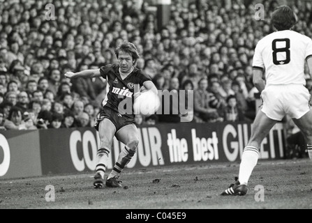 ASTON VILLA V MANCHESTER UNITED 03.03.84 Alan Curbishley Stockfoto