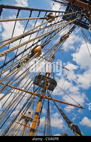 Abstraktes Bild von Masten und Takelage des Segelschiffes Hector, Pictou, Nova Scotia, Kanada Stockfoto