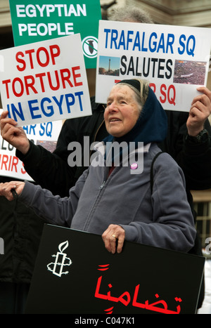 Ägyptische Siegesfeier veranstaltet von Amnesty International in Trafalgar Square in London UK 12.02.2011 Stockfoto