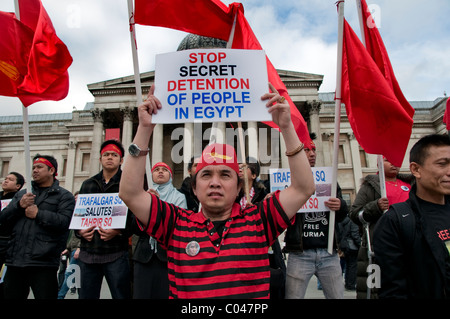 Birmanisch unterstützen ägyptische Sieg veranstaltet von Amnesty International in Trafalgar Square in London UK 12.02.2011 Stockfoto