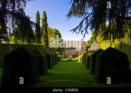 Les Jardins de Manoir d'Eyrignac Gärten der Hainbuche, Zypressen und Boxwod bei Salignac in der Nähe von Sarlat, Dordogne, Frankreich Stockfoto