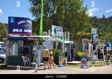 Ausflug-Vorverkaufsstellen, Kaiteriteri Beach, Motueka, Tasman Region, Südinsel, Neuseeland Stockfoto