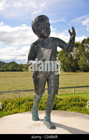 Statue von Ernest Rutherford (neuseeländischer Physiker) am Birthplace Memorial, Brightwater, in der Nähe von Nelson, Tasman Region, South Island, Neuseeland Stockfoto