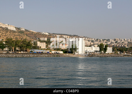 Die Skyline von der modernen Stadt Tiberias ist ein Erholungsgebiet befindet sich der See Genezareth, Israel Stockfoto