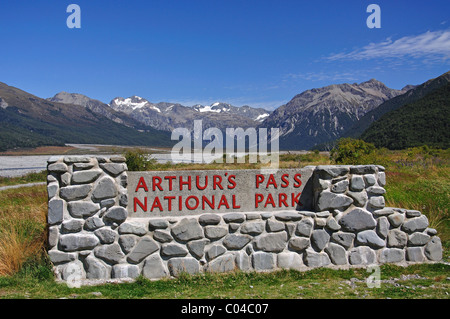 Schild am Eingang zum Arthurs Pass Nationalpark, Region Canterbury, Südinsel, Neuseeland Stockfoto