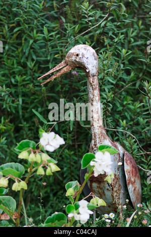 Geschweißten Metall Skulpturen Vogel als Gartenverzierung. Stockfoto