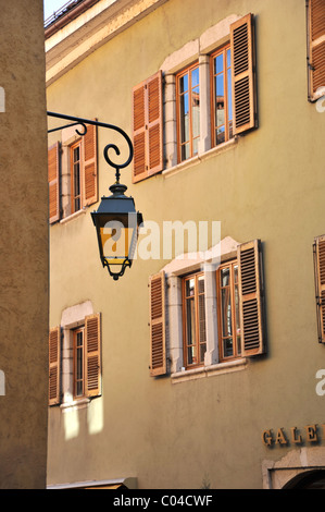 Straßenlaterne in Annecy, Haute Savoie, Frankreich Stockfoto