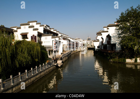 Die Qing Hua-Fluss fließt durch Fuzi Miao Bereich in Nanjing. Stockfoto