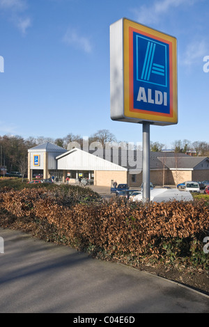 Aldi Supermarkt Zeichen und das Geschäft in Catterick Garrison, North Yorkshire Stockfoto