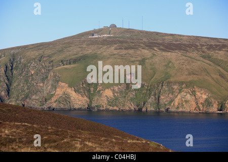 Burra Firth und Saxa Vord, die RAF frühe Warnung Radarstation, geschlossen im Jahr 2006, Unst, Shetland, Schottland, Vereinigtes Königreich Stockfoto