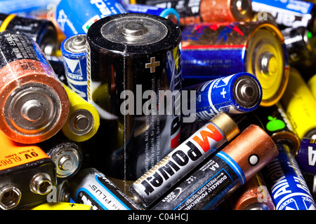 Ein Haufen Batterien bereit für das recycling. Charles Lupica Stockfoto