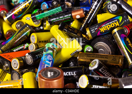 Ein Haufen Batterien bereit für das recycling. Charles Lupica Stockfoto