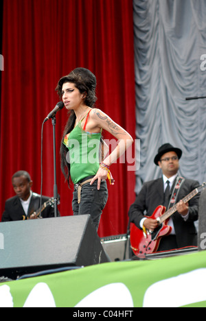 Amy Winehouse auf der Bühne beim Glastonbury Festival, Somerset, Großbritannien Stockfoto