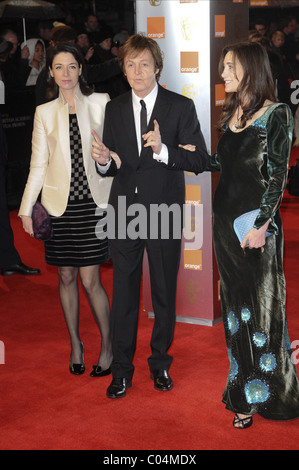 MARY MCCARTNEY PAUL MCCARTNEY & NANCY SHEVELL ORANGE BRITISH ACADEMY FILM AWARDS DES ROYAL OPERA HOUSE COVENT GARDEN IN LONDON 13 Stockfoto