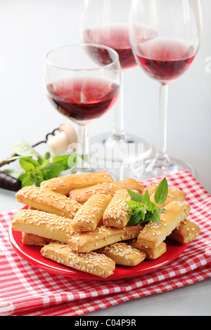 Knusprige Snacks mit Sesam obenauf Stockfoto