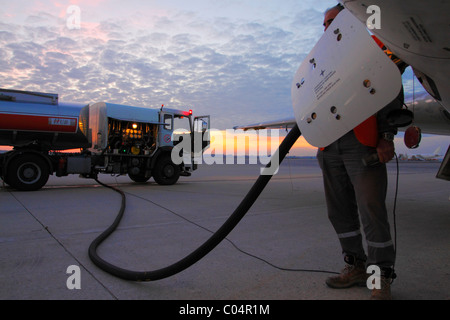 Flugzeug-Betankung Stockfoto