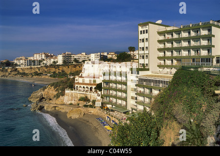 Blick auf Mittelmeer Küste von Balcon del Europa in Nerja, Costa Del Sol, Provinz Malaga, Andalusien, Spanien Stockfoto