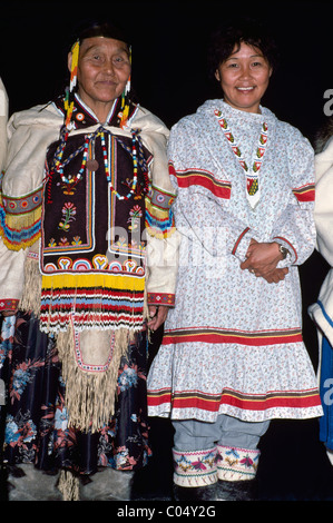 Eskimo Inuit-Frauen tragen Tracht, Arktis, Kanada Stockfoto