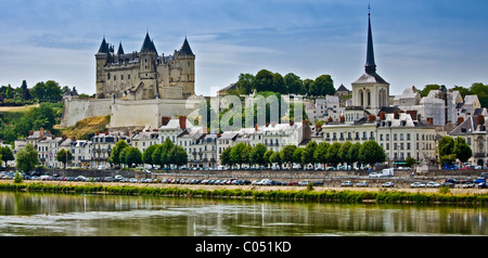 Schloss Saumur und der Loire, im Loire-Tal, Frankreich Stockfoto