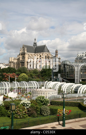 Les Halles Park und Saint-Eustache Kirche Paris Stockfoto