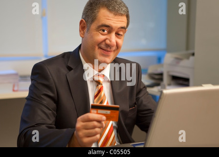 Kaufmann Online-Markt kaufen Kreditkarte Stockfoto