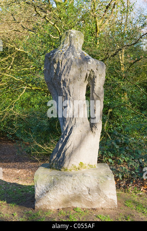 London, Hampstead Heath, Kenwood House Park, moderne zeitgenössische Skulptur oder Statue, Flamme von Eugene Dodeigne 1983 Stockfoto