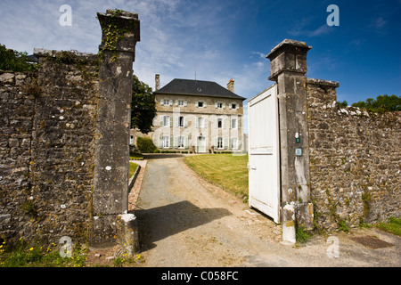 Erbe-Stiftung-Haus in der Rue De La Hauteur an Regneville-Sur-Mer, Normandie, Frankreich Stockfoto