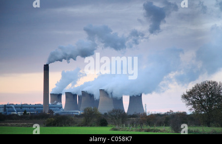 Dampf Wogenden von Eggborough Power Station in der Nähe von Selby England Stockfoto