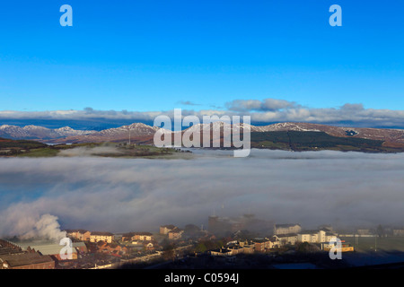 Nordansicht des Flusses Clyde und die Argyle Hills Winter morgens wenn der tief liegende Nebel am Fluss ist Stockfoto