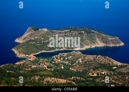 Assos (oder "Asos") eines der schönsten Dörfer von Kefalonia, mit seinem Schloss auf der kleinen Halbinsel. Griechenland Stockfoto