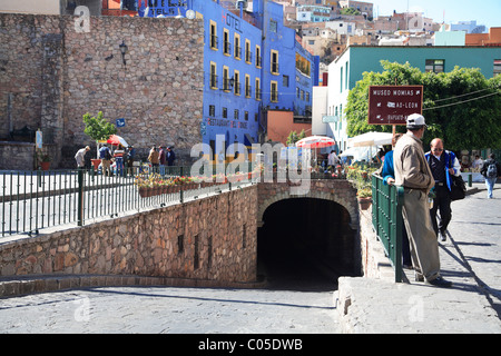 Calle Hildalgo, einer unterirdischen Straße, die früher ein Flussbett, Guanajuato, Mexiko Stockfoto