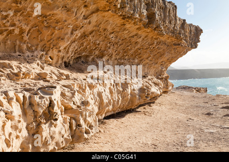 Wave Felsformationen neben den Klippen-Wanderweg in der Nähe von Ajuy an der Westküste der Kanarischen Insel Fuerteventura Stockfoto