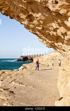 Wave Felsformationen neben den Klippen-Wanderweg in der Nähe von Ajuy an der Westküste der Kanarischen Insel Fuerteventura Stockfoto