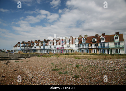 Vordere Strandhäuser in Whitstable, Kent Stockfoto