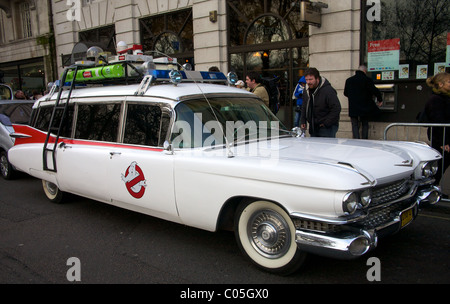 Universal Studios Ghost Busters Emblem an der Tür des Ghostbusters-Auto während der neuen Jahre Day Parade London. Stockfoto